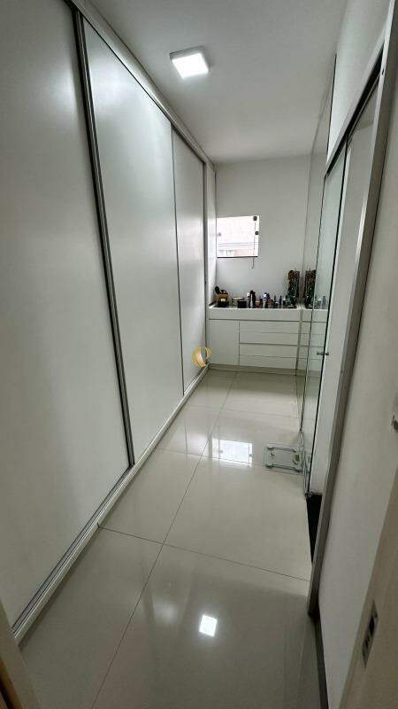 Casa à venda com 3 quartos, 240m² - Foto 11