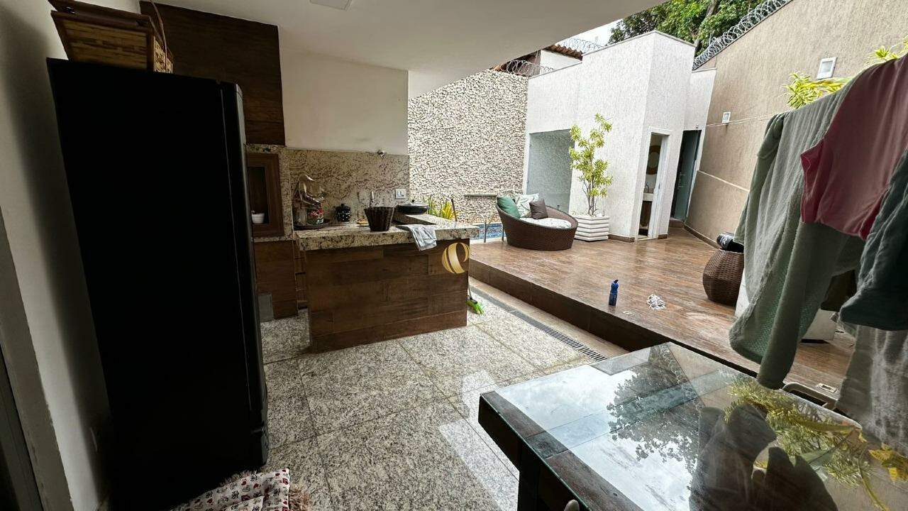 Casa à venda com 3 quartos, 240m² - Foto 17