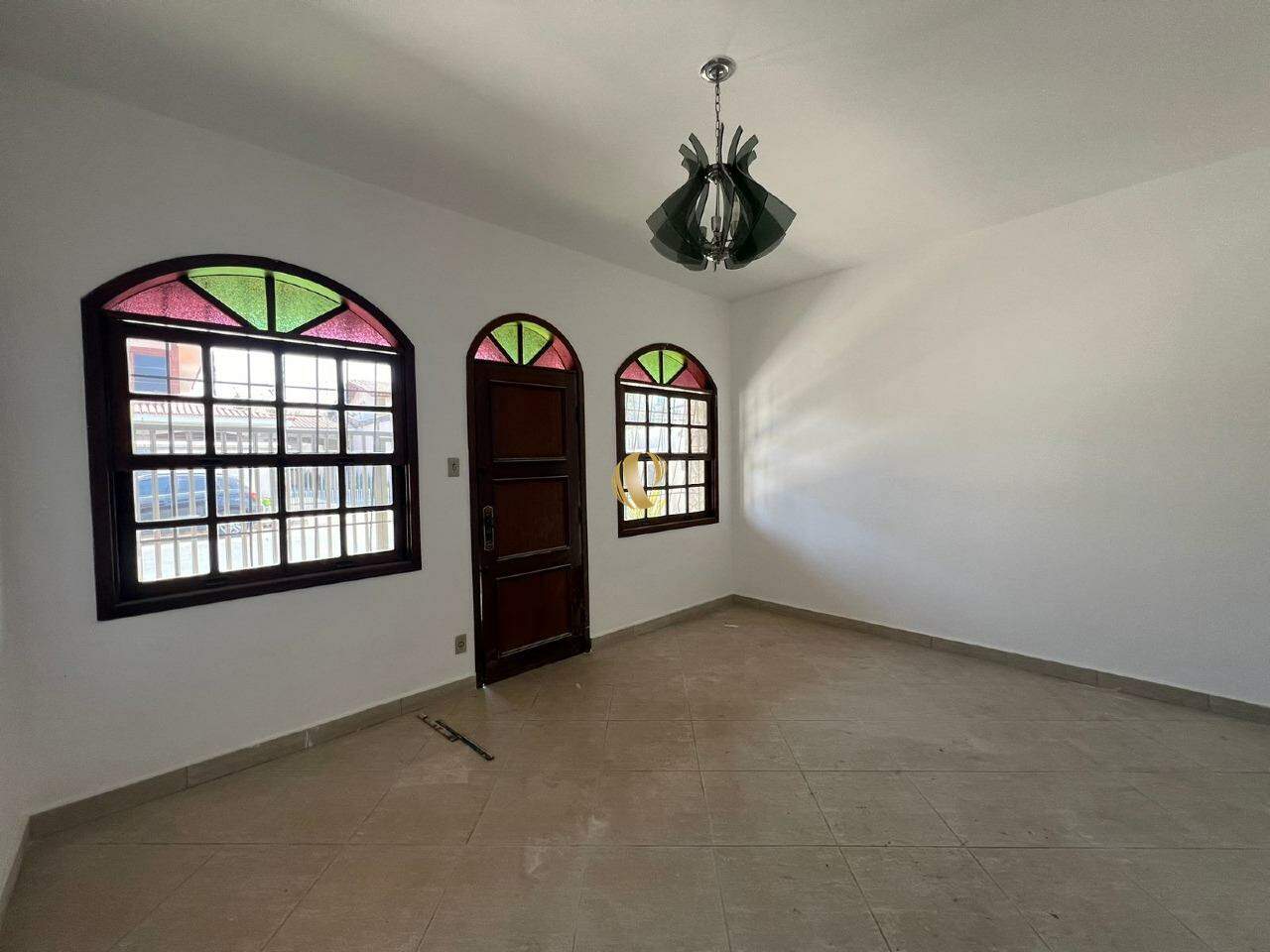 Casa para alugar com 6 quartos, 176m² - Foto 4