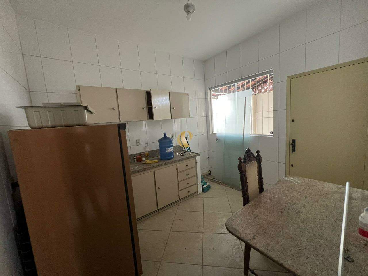 Casa para alugar com 6 quartos, 176m² - Foto 6