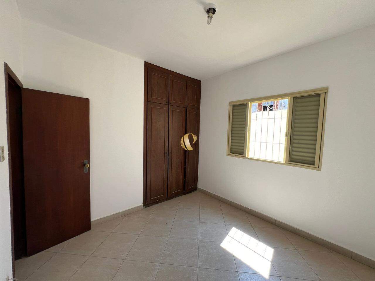 Casa para alugar com 6 quartos, 176m² - Foto 13