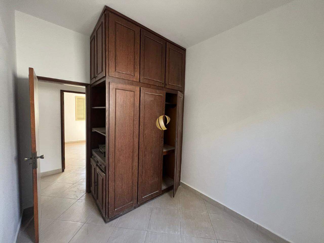 Casa para alugar com 6 quartos, 176m² - Foto 12