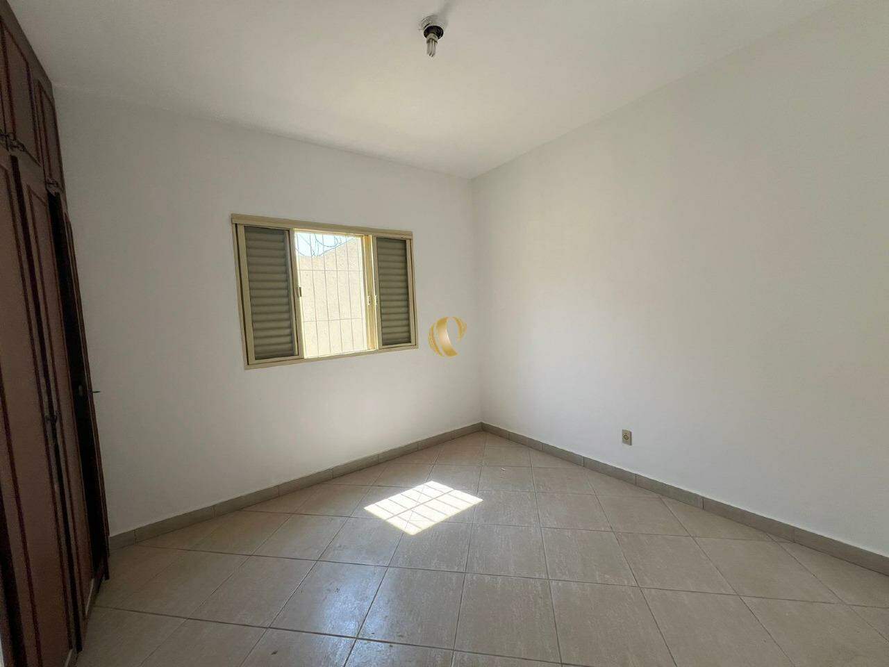 Casa para alugar com 6 quartos, 176m² - Foto 10