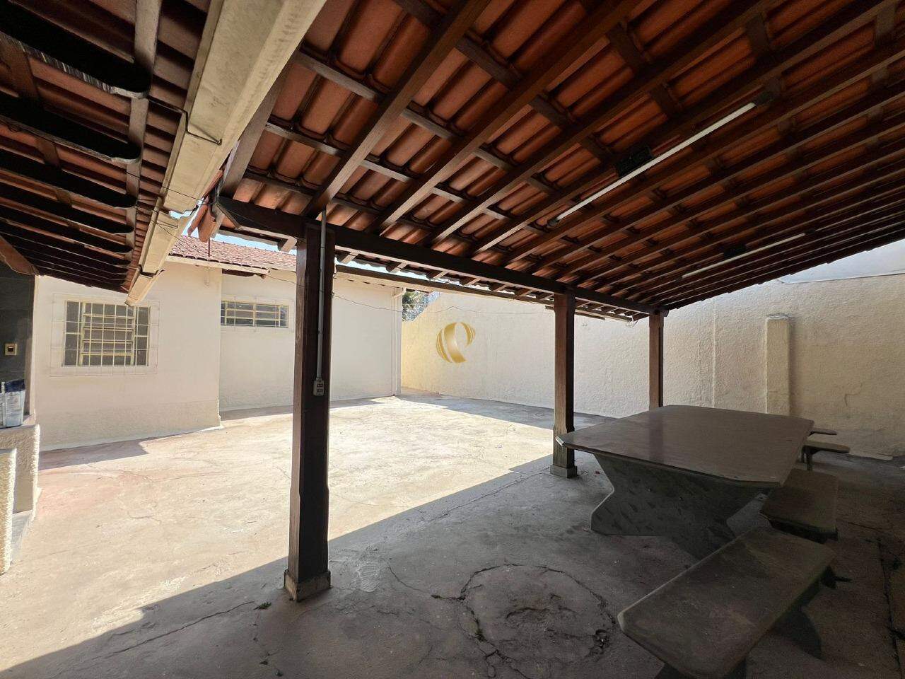 Casa para alugar com 6 quartos, 176m² - Foto 25