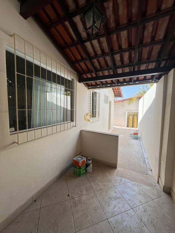 Casa para alugar com 6 quartos, 176m² - Foto 18