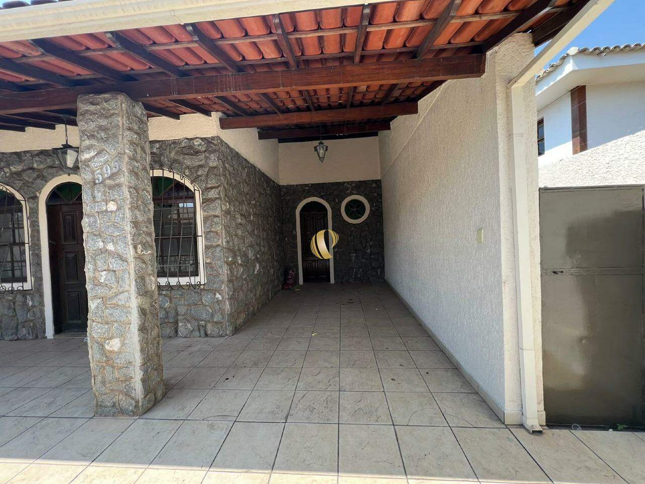 Casa para alugar com 6 quartos, 176m² - Foto 3