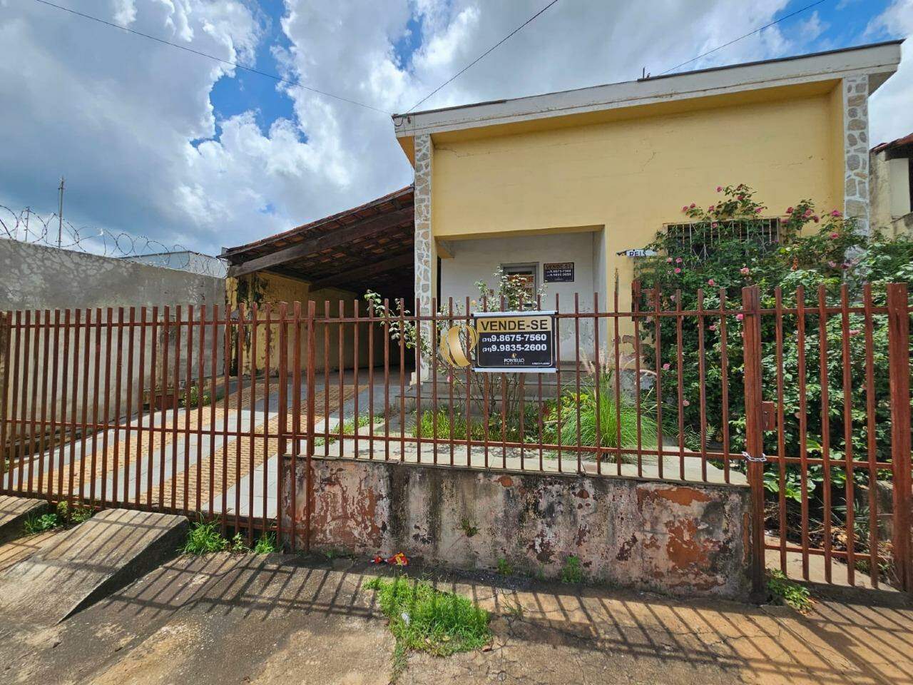 Casa à venda com 3 quartos, 195m² - Foto 1