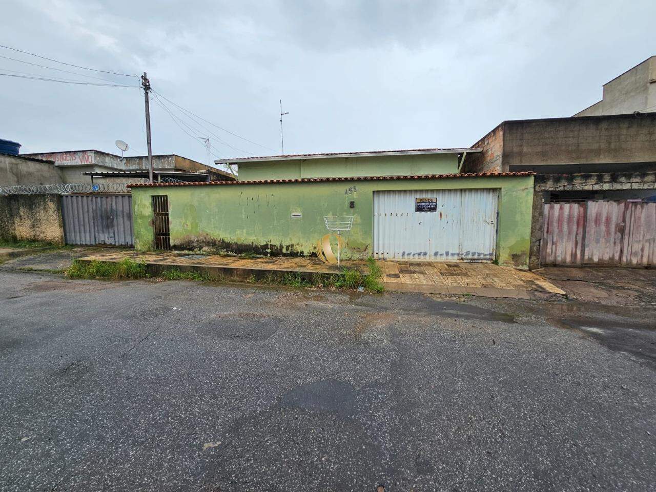 Casa à venda com 3 quartos, 244m² - Foto 2