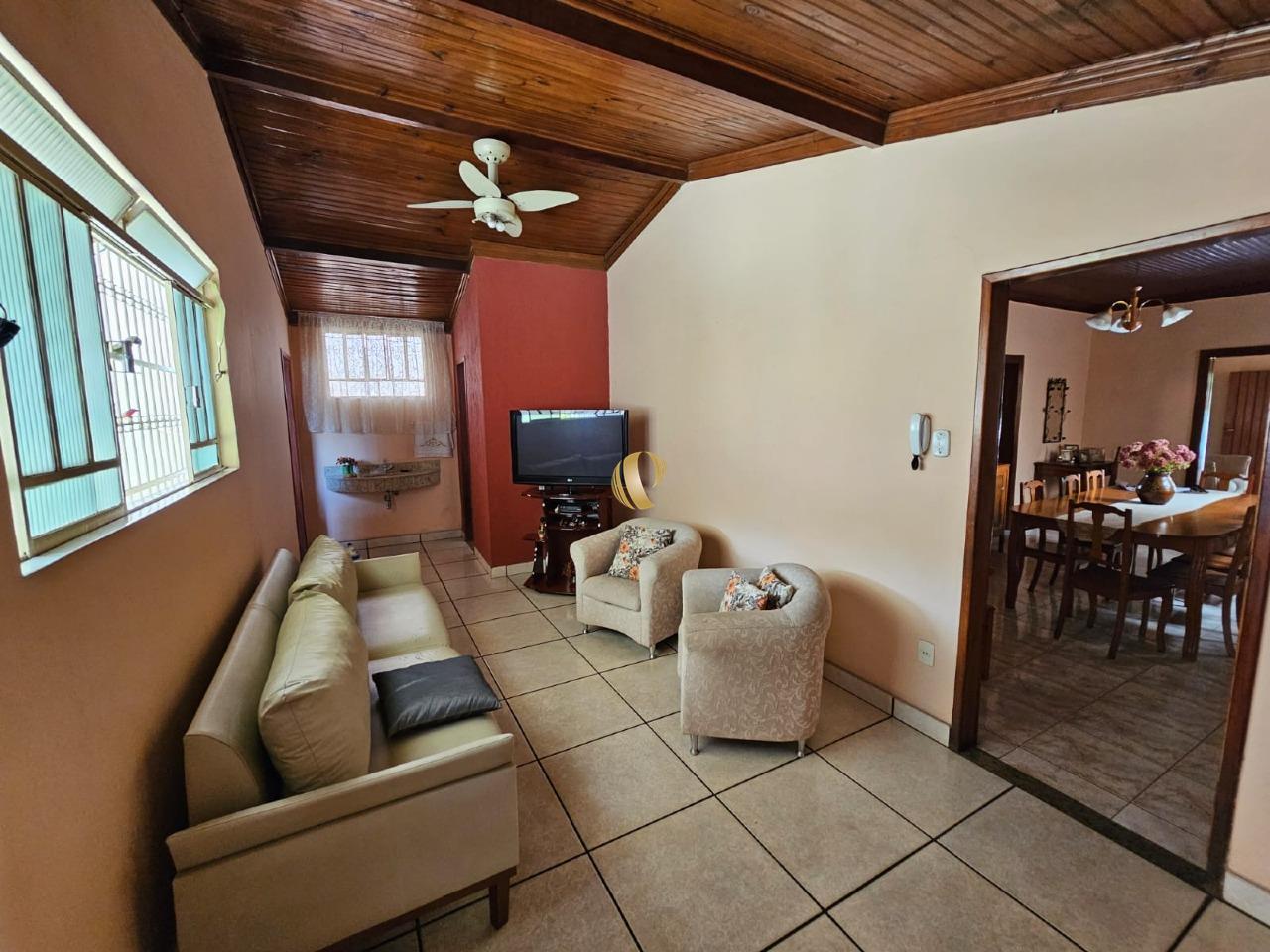 Casa à venda com 5 quartos, 266m² - Foto 14