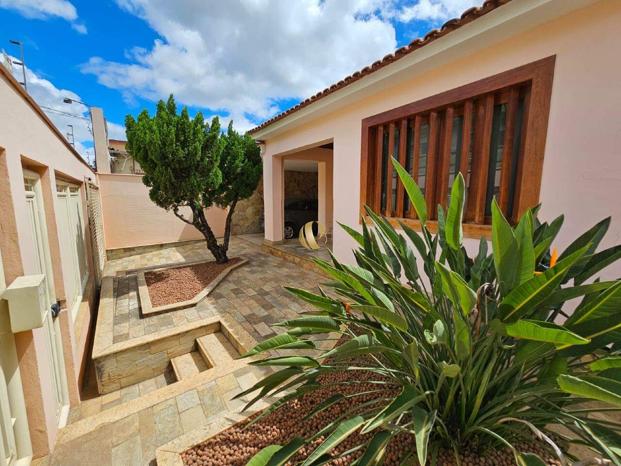 Casa à venda com 5 quartos, 266m² - Foto 6