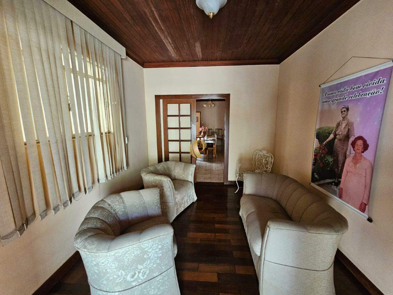 Casa à venda com 5 quartos, 266m² - Foto 11