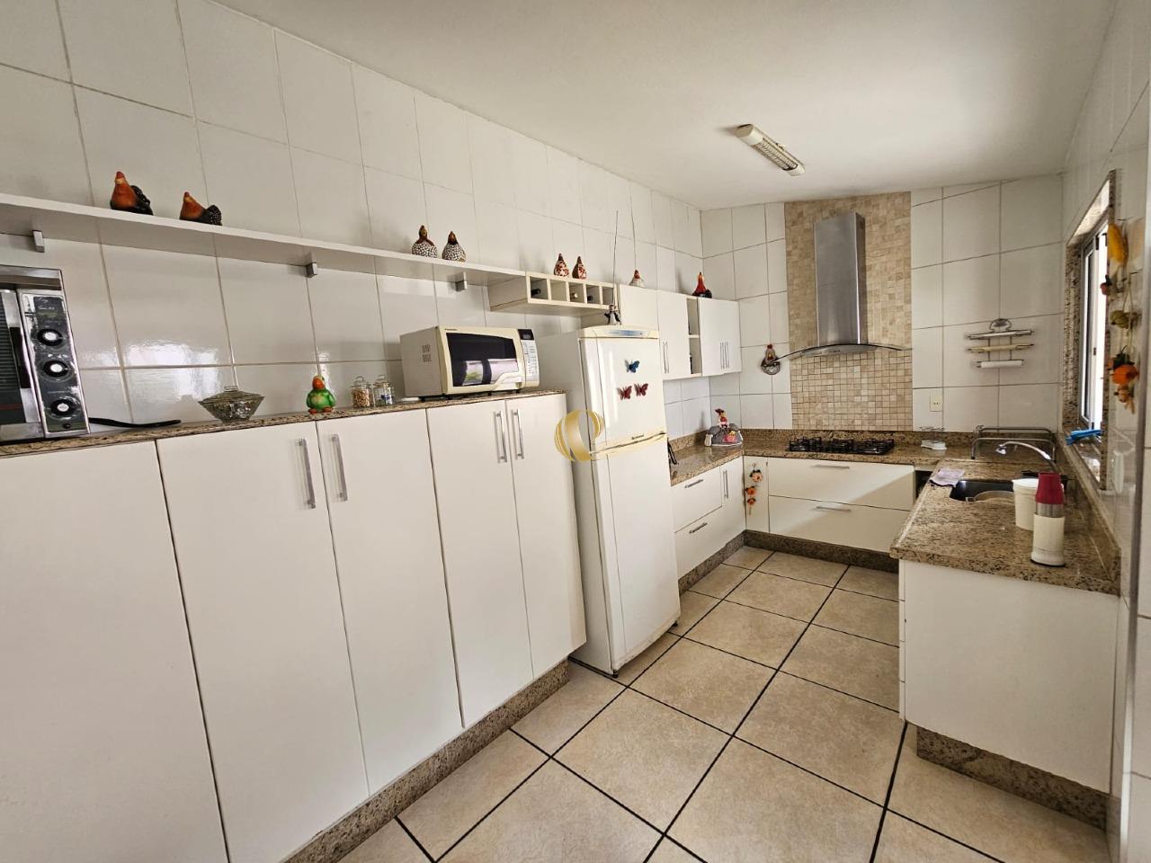 Casa à venda com 5 quartos, 266m² - Foto 19
