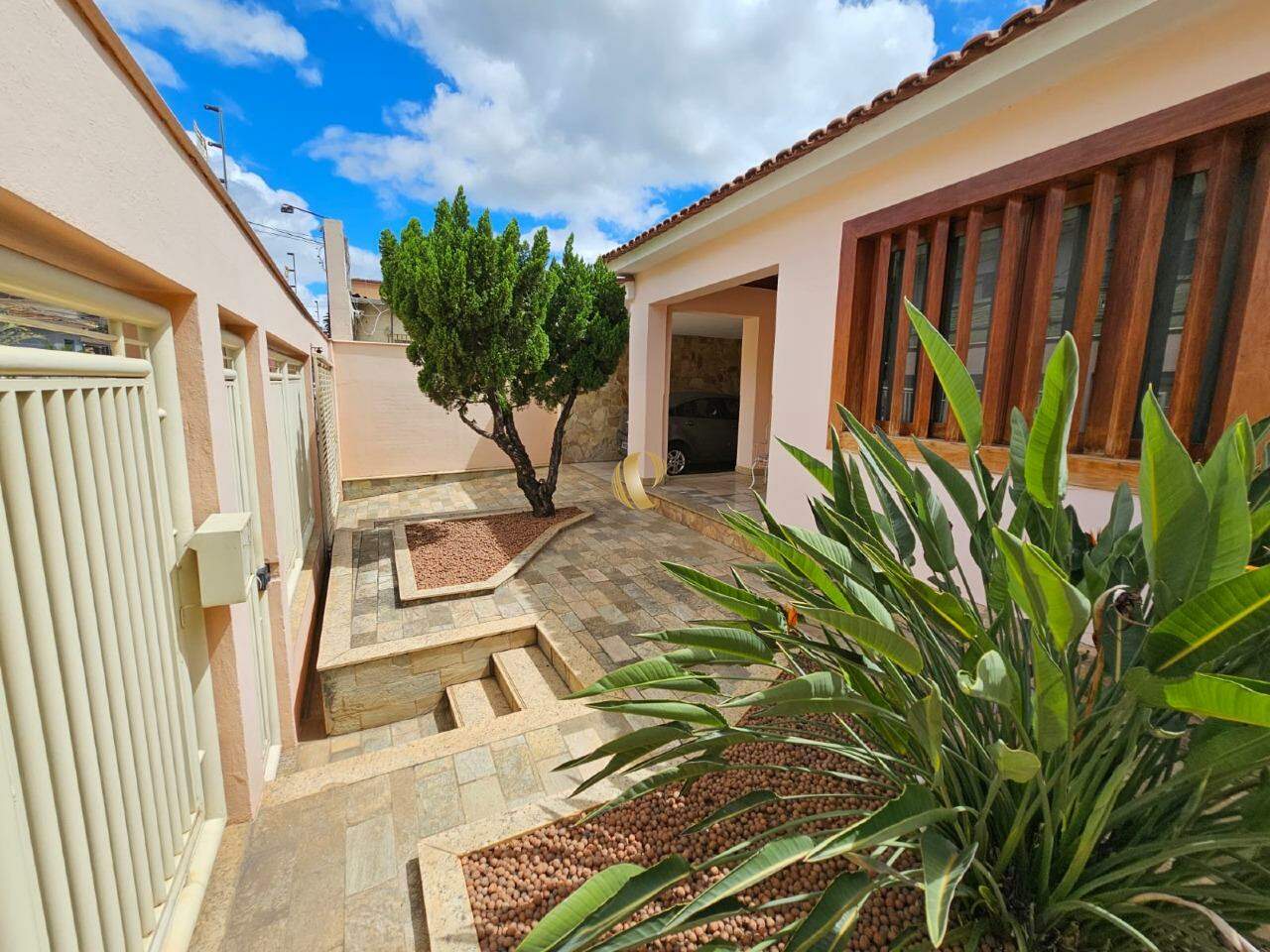 Casa à venda com 5 quartos, 266m² - Foto 7