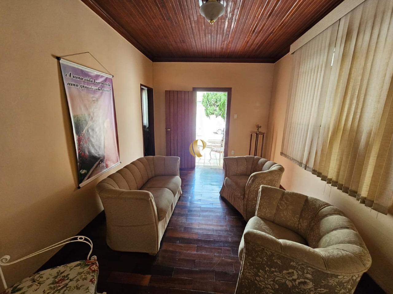 Casa à venda com 5 quartos, 266m² - Foto 10