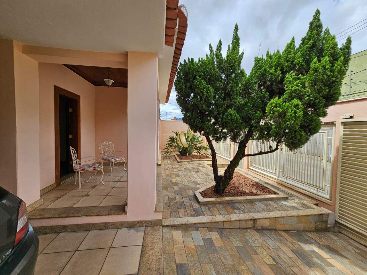 Casa à venda com 5 quartos, 266m² - Foto 3