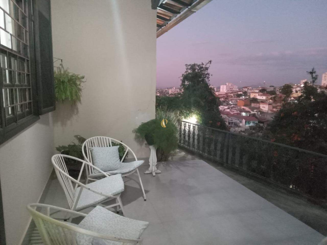 Casa à venda com 4 quartos, 117m² - Foto 9