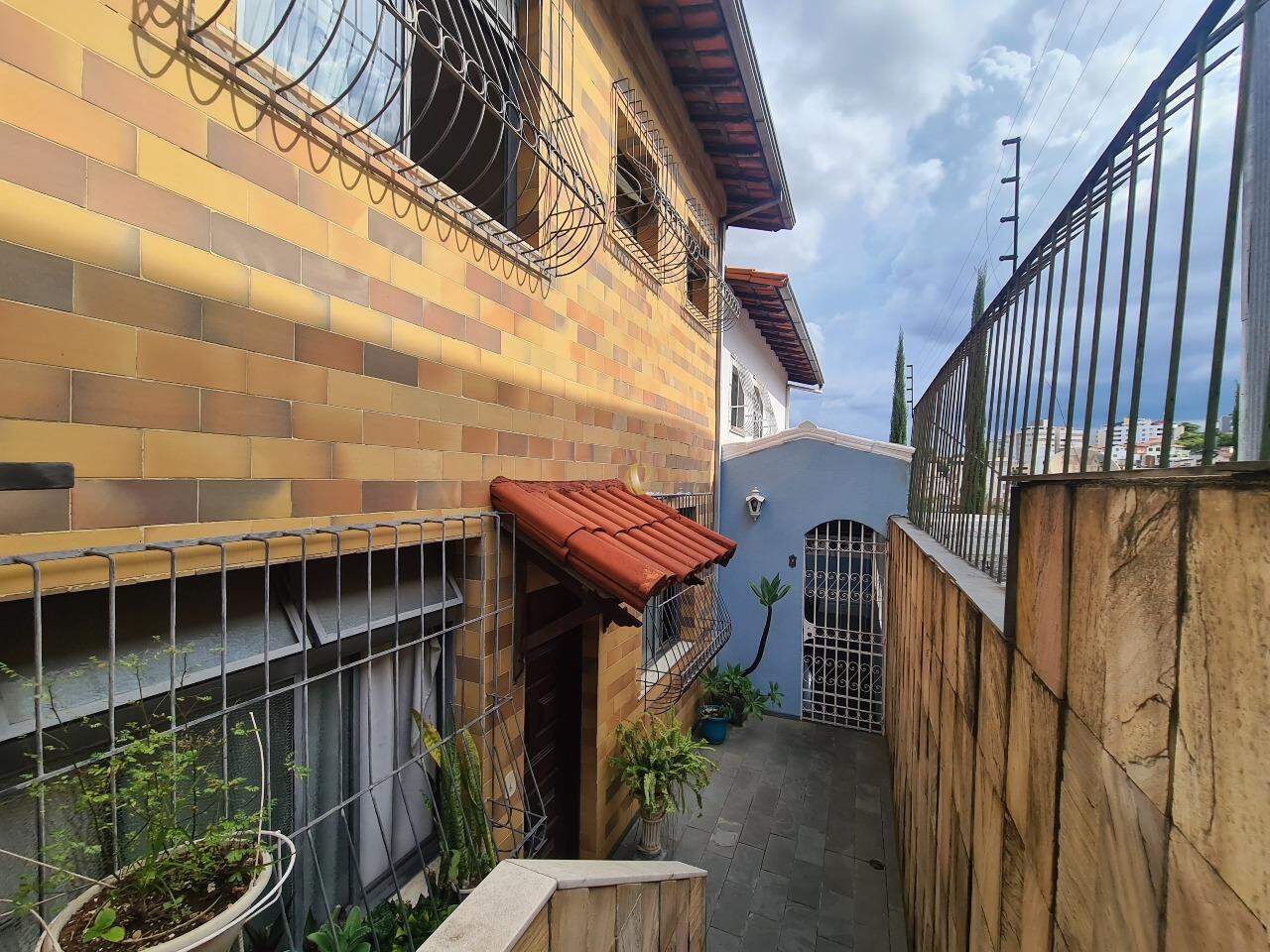 Casa à venda com 3 quartos, 128m² - Foto 2