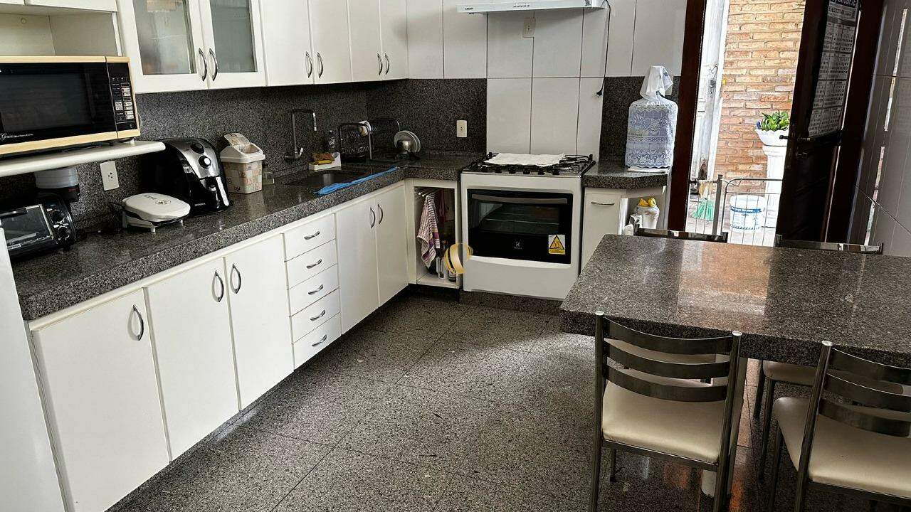 Casa à venda com 4 quartos, 290m² - Foto 8