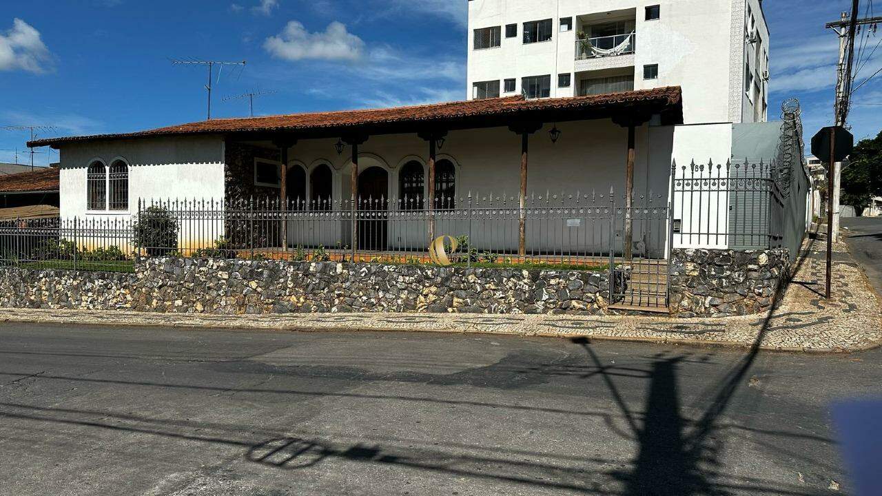 Casa à venda com 4 quartos, 290m² - Foto 2