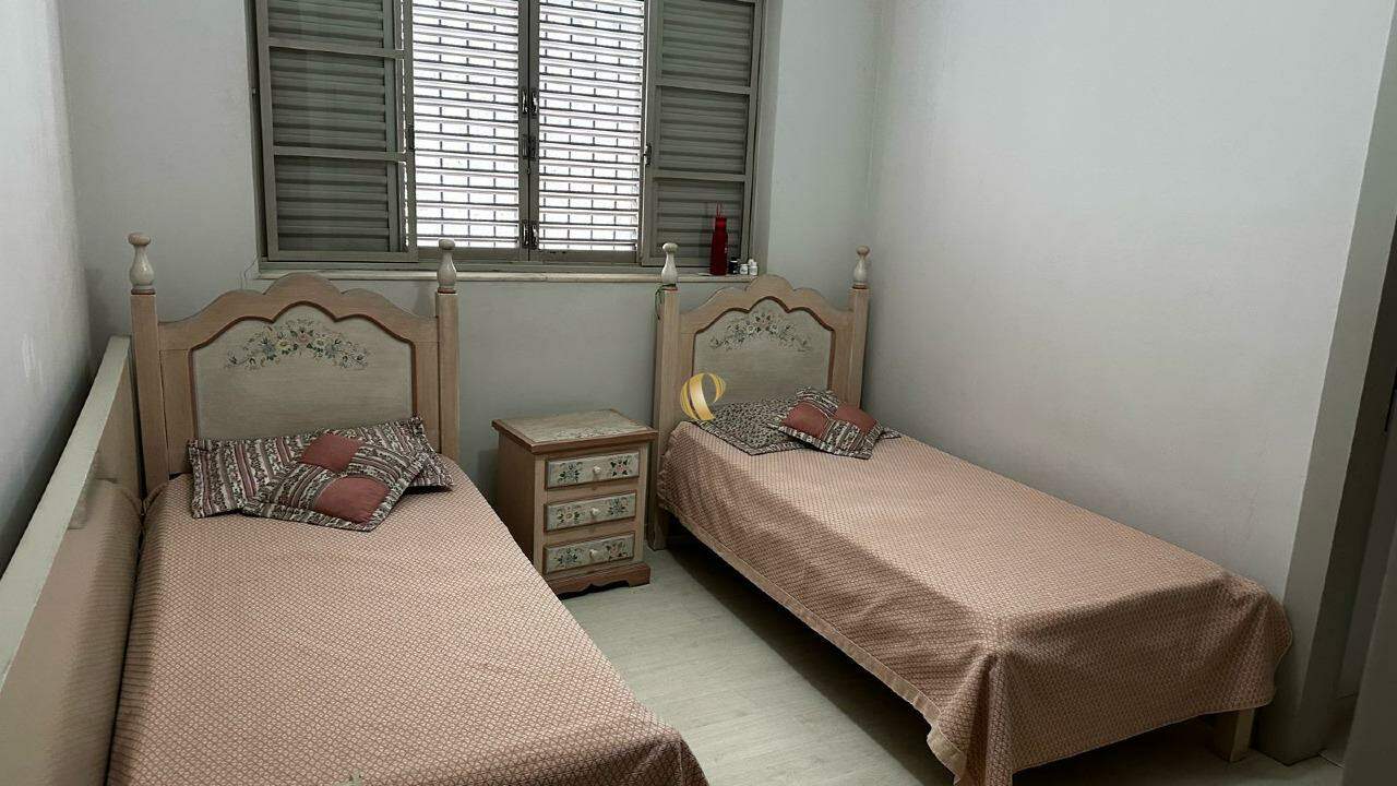 Casa à venda com 4 quartos, 290m² - Foto 14