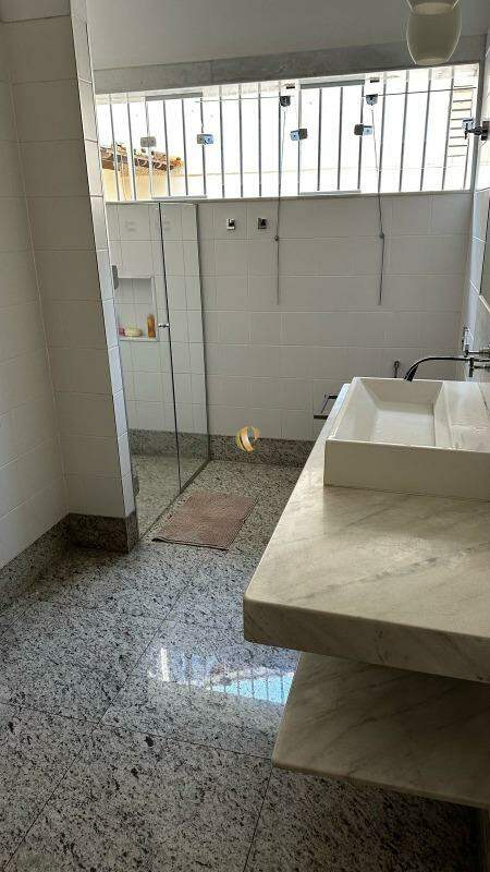Casa à venda com 4 quartos, 290m² - Foto 18