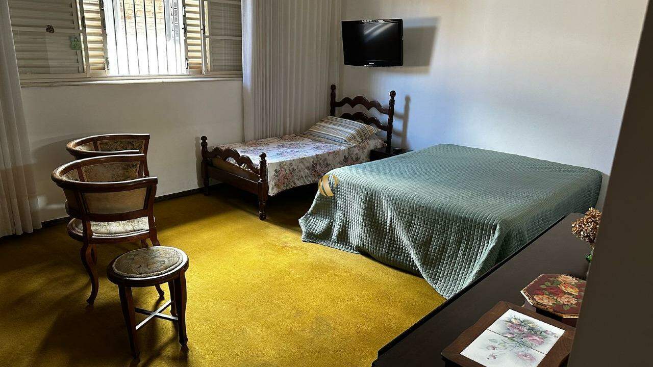 Casa à venda com 4 quartos, 290m² - Foto 10