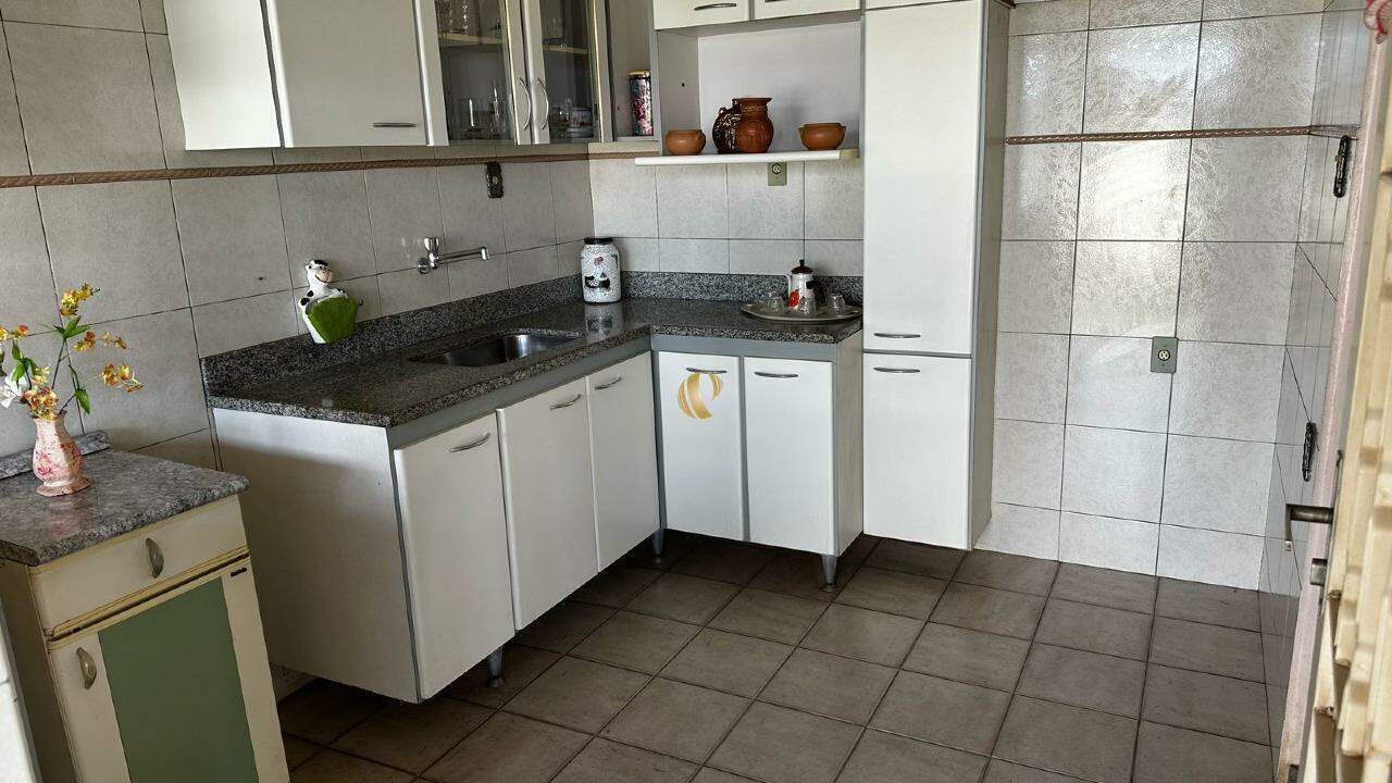 Casa à venda com 4 quartos, 233m² - Foto 5