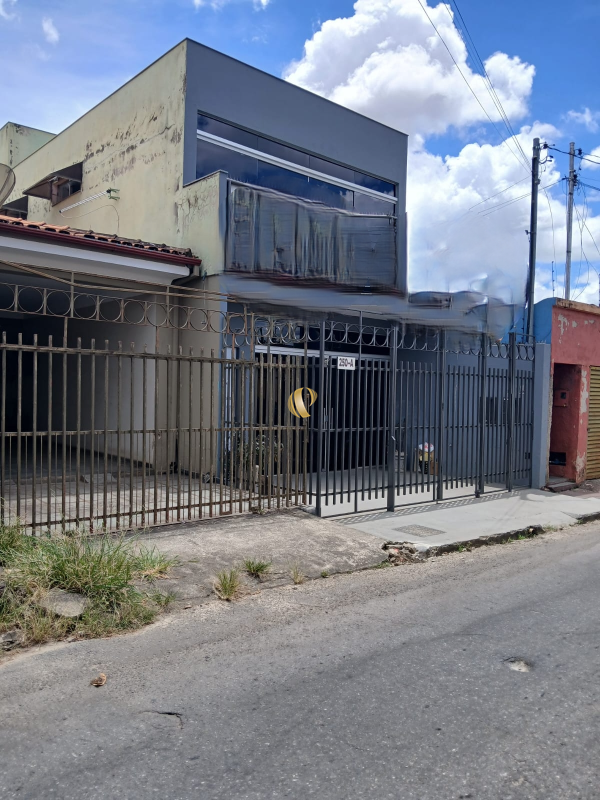 Casa à venda com 4 quartos, 308m² - Foto 2