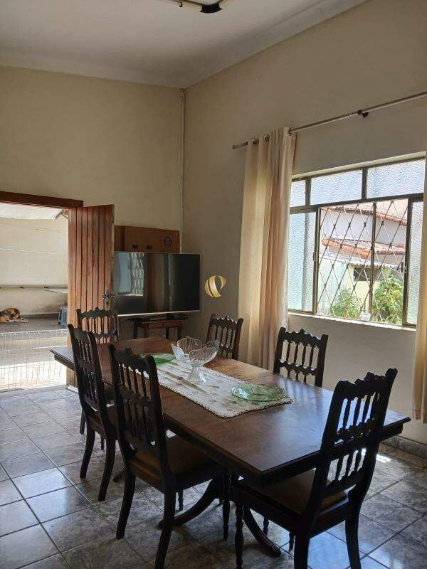 Casa à venda com 4 quartos, 308m² - Foto 4