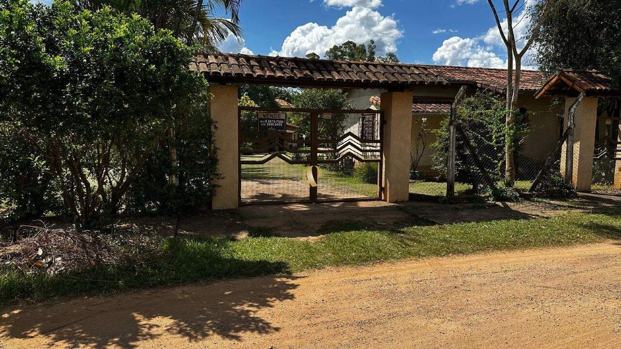 Sítio à venda com 9 quartos, 177m² - Foto 1