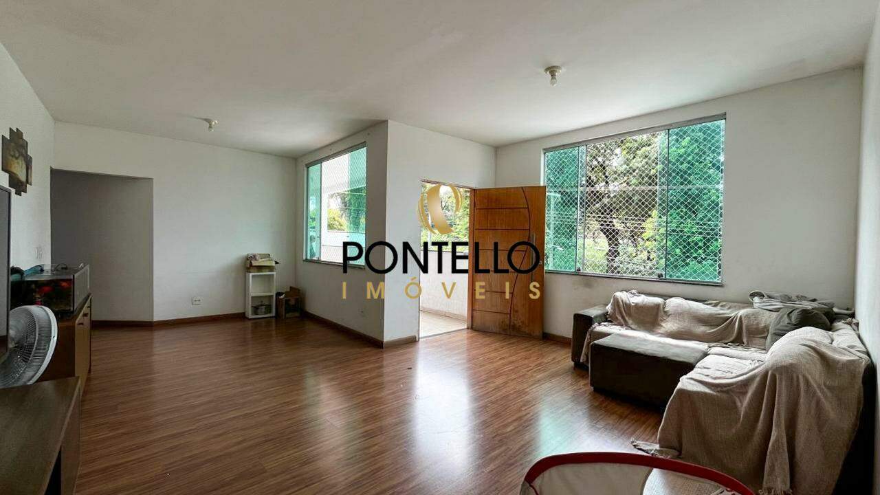 Casa à venda com 5 quartos, 175m² - Foto 1
