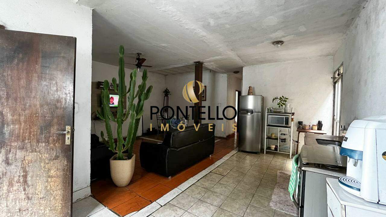 Casa à venda com 5 quartos, 175m² - Foto 2