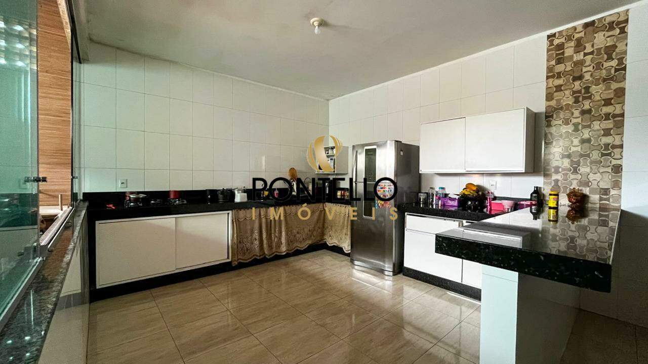 Casa à venda com 5 quartos, 175m² - Foto 19