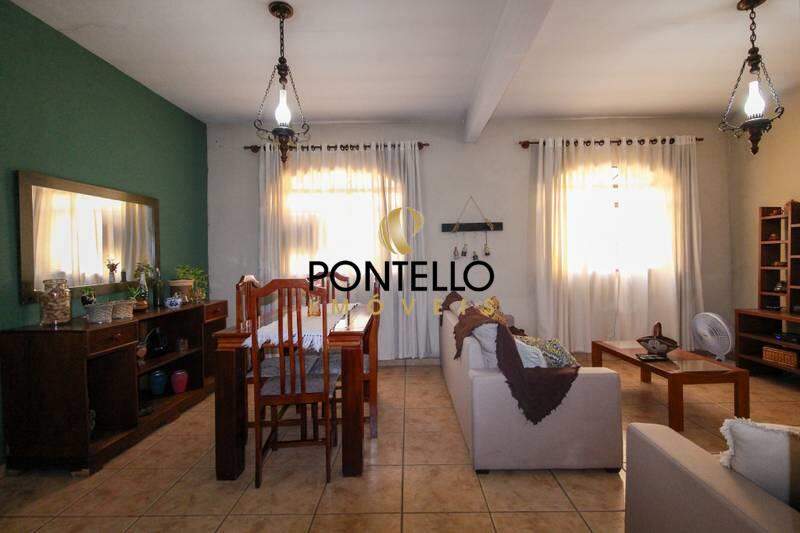 Casa à venda com 3 quartos, 187m² - Foto 1