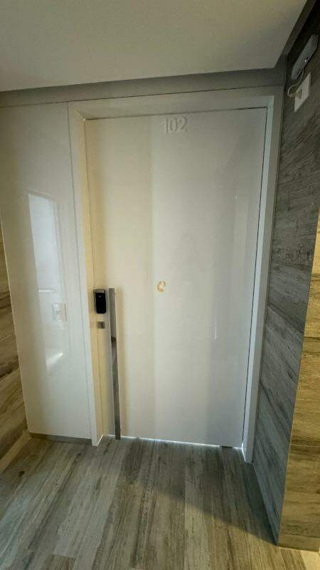 Apartamento para alugar com 4 quartos, 203m² - Foto 2