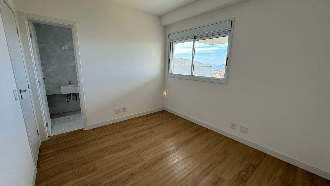 Apartamento para alugar com 4 quartos, 203m² - Foto 12
