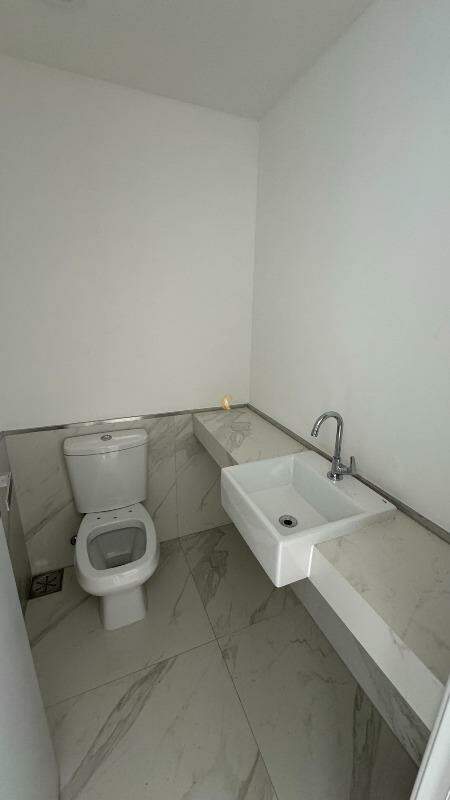 Apartamento para alugar com 4 quartos, 203m² - Foto 4