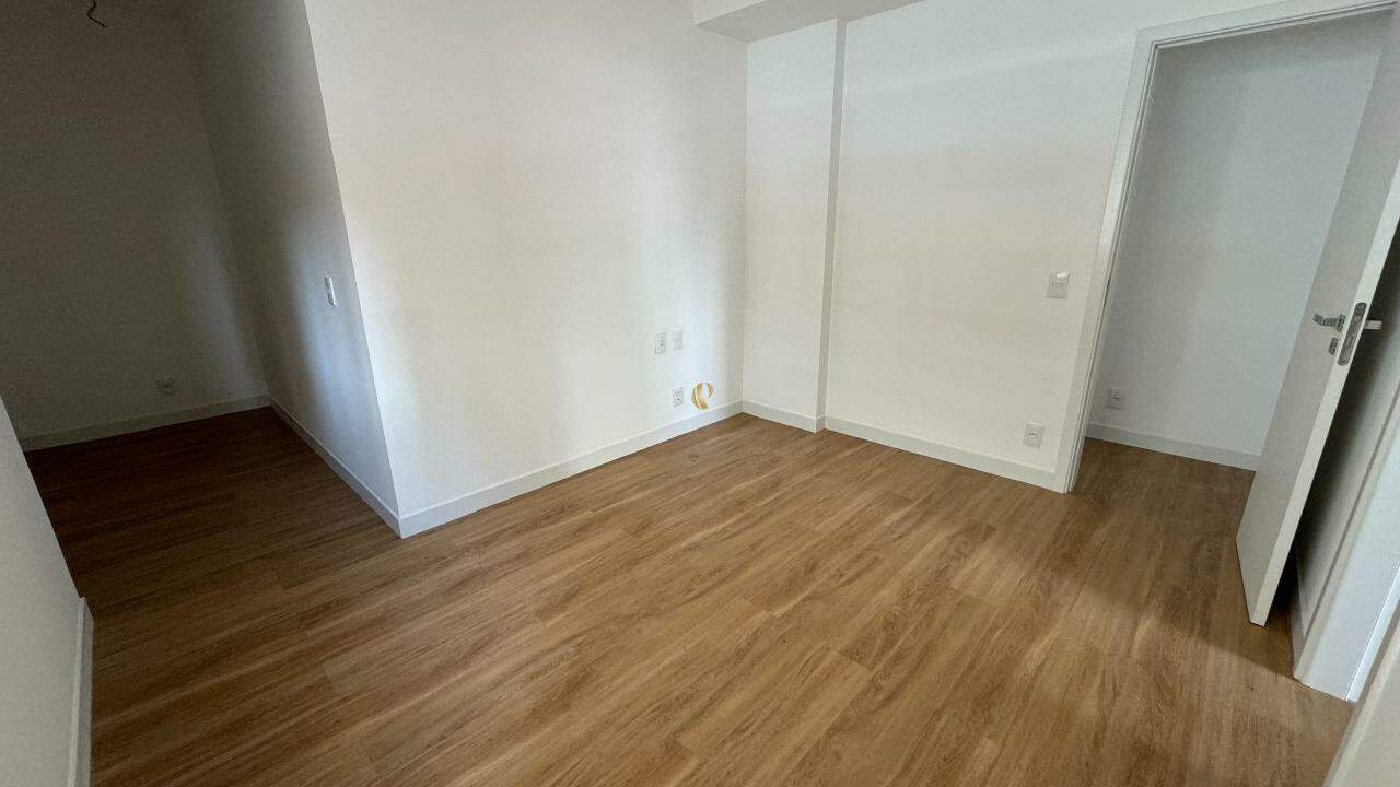 Apartamento para alugar com 4 quartos, 203m² - Foto 11