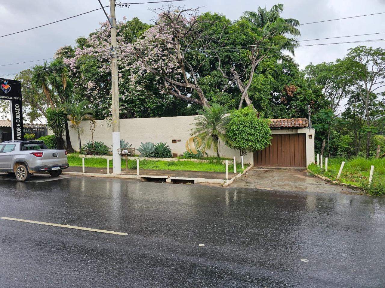 Chácara à venda com 4 quartos, 227m² - Foto 1
