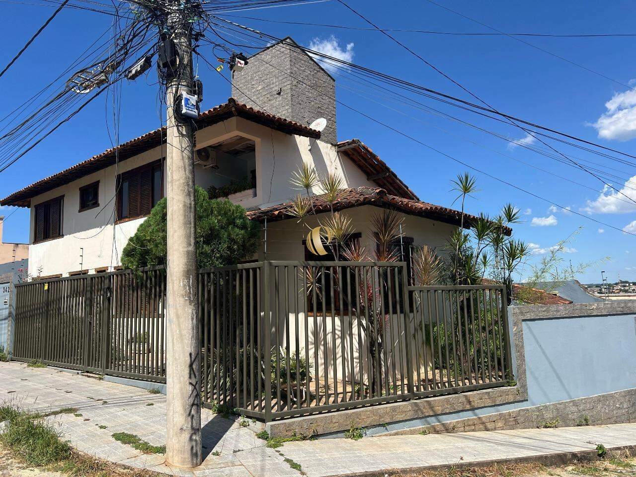 Casa à venda com 5 quartos, 272m² - Foto 1