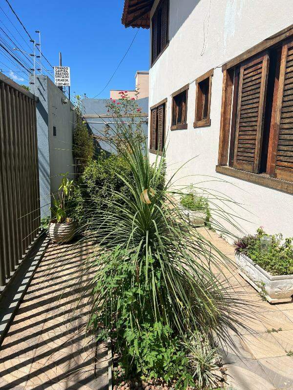 Casa à venda com 5 quartos, 272m² - Foto 5