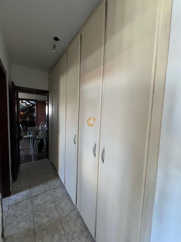 Casa à venda com 5 quartos, 272m² - Foto 10