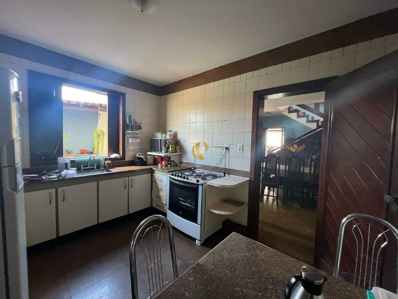 Casa à venda com 5 quartos, 272m² - Foto 8