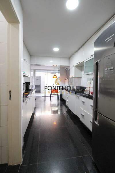 Apartamento à venda com 4 quartos, 200m² - Foto 18