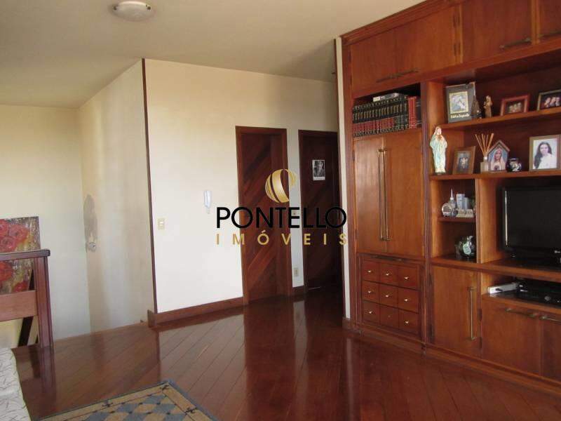 Casa à venda com 4 quartos, 354m² - Foto 17