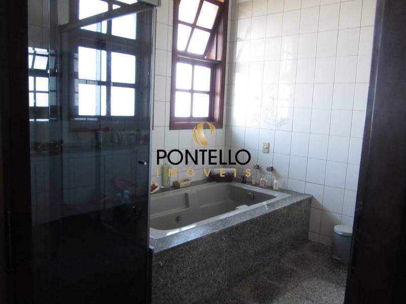 Casa à venda com 4 quartos, 354m² - Foto 18