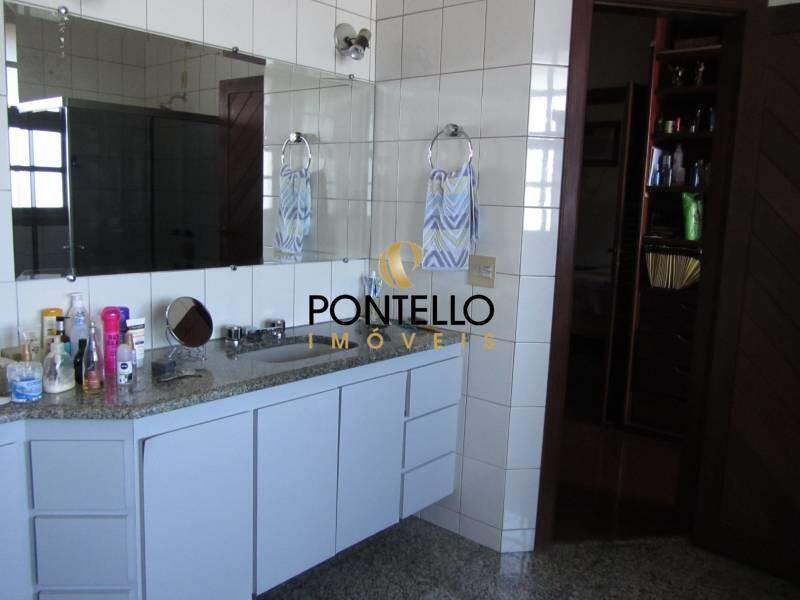 Casa à venda com 4 quartos, 354m² - Foto 19