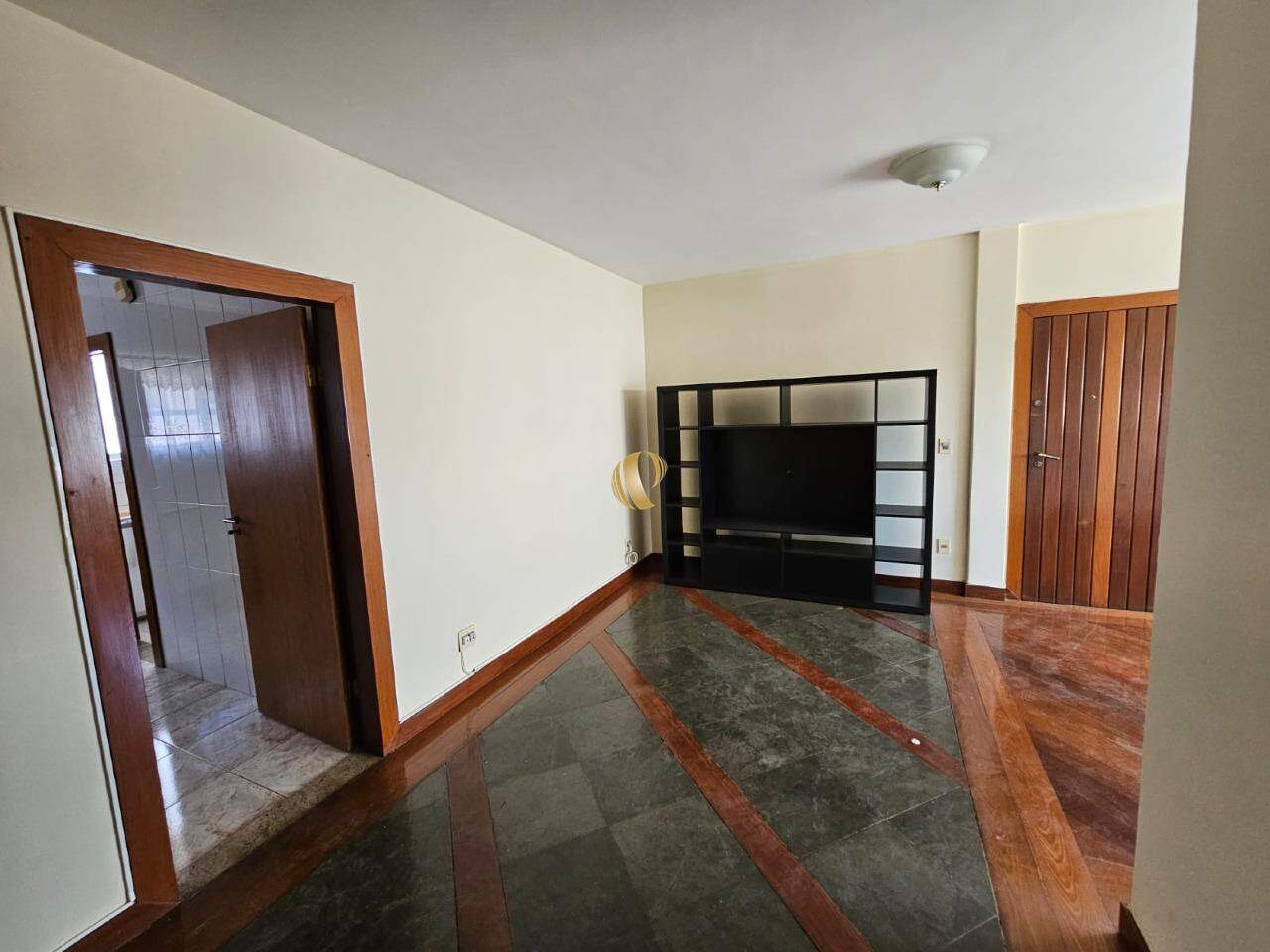 Apartamento à venda com 3 quartos, 155m² - Foto 3