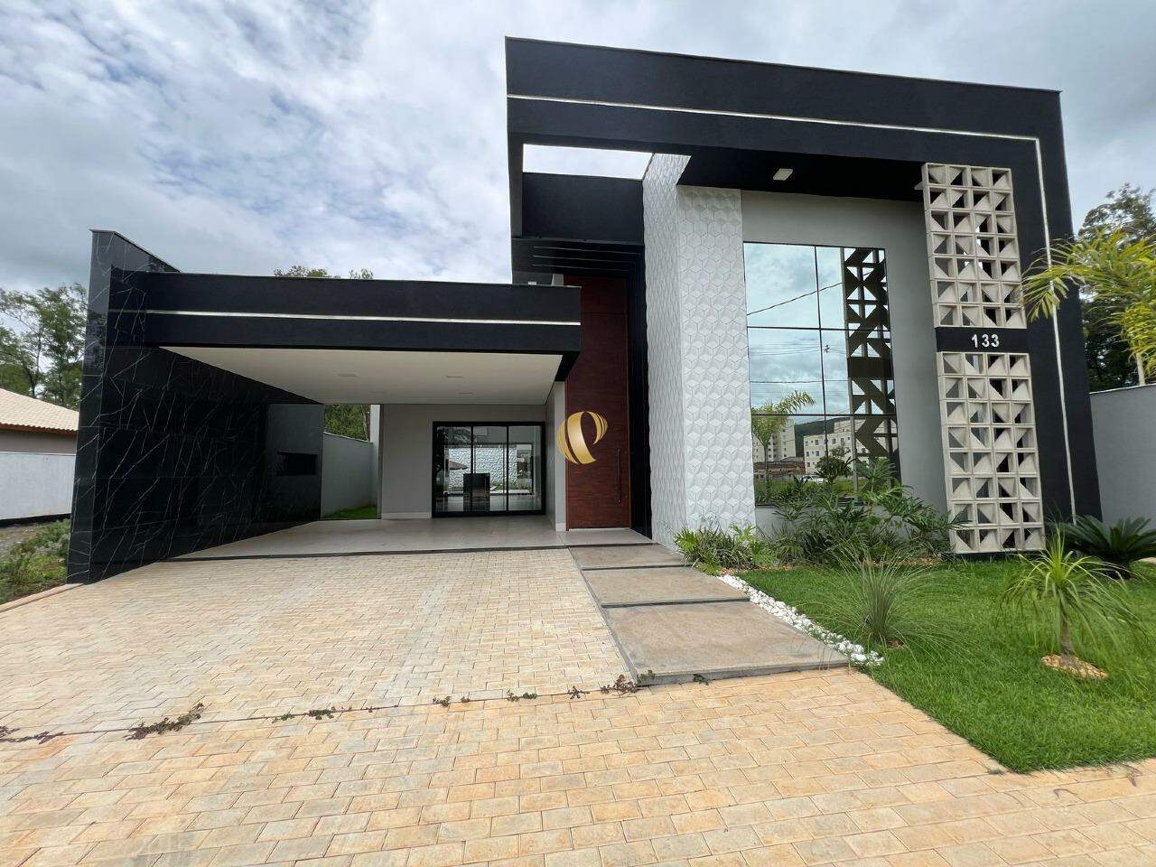 Casa à venda com 3 quartos, 246m² - Foto 1