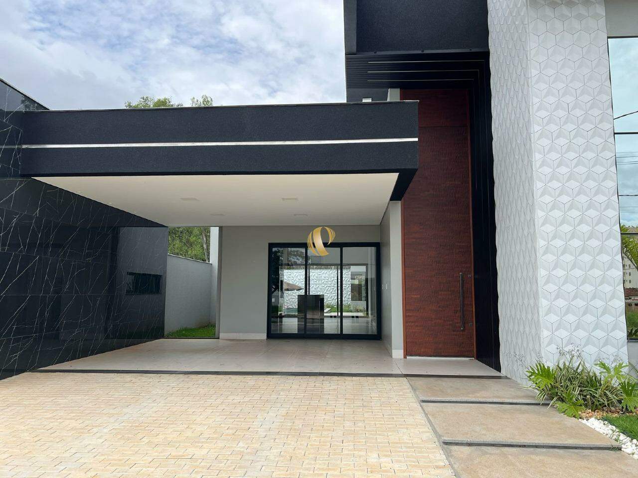 Casa à venda com 3 quartos, 246m² - Foto 3